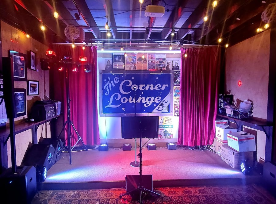 Corner Lounge