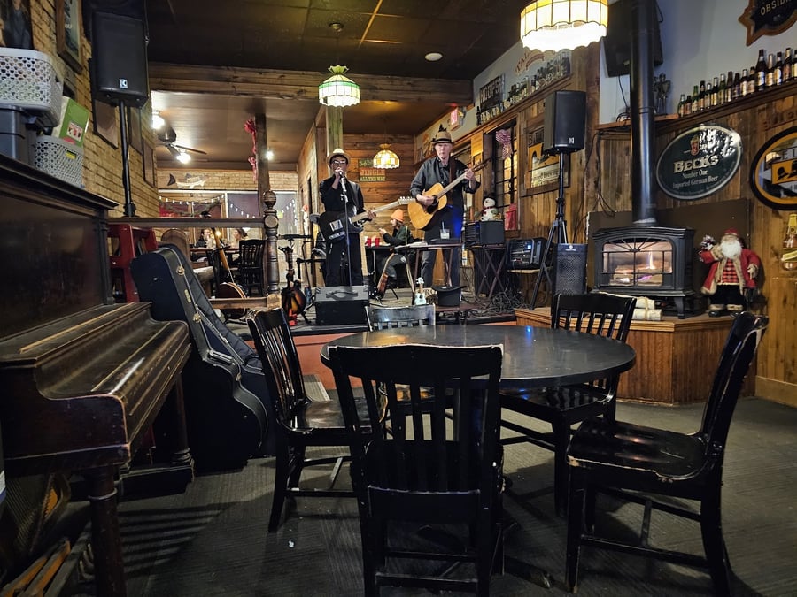 Sir Benedicts Tavern on the Lake