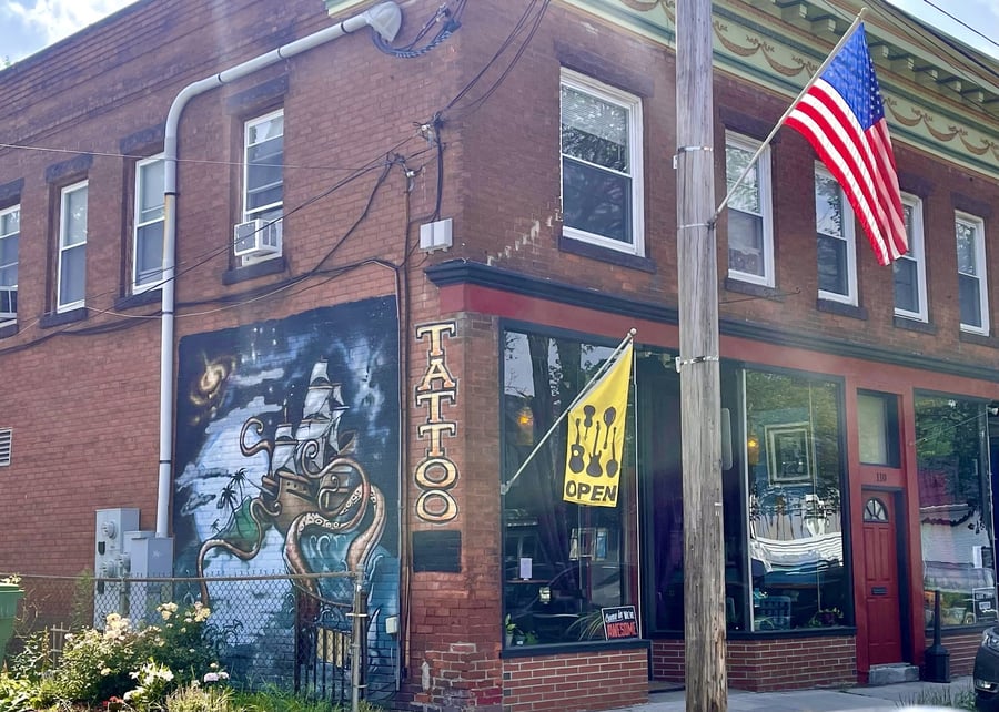 Luthier's Co-Op & Backstage Bar