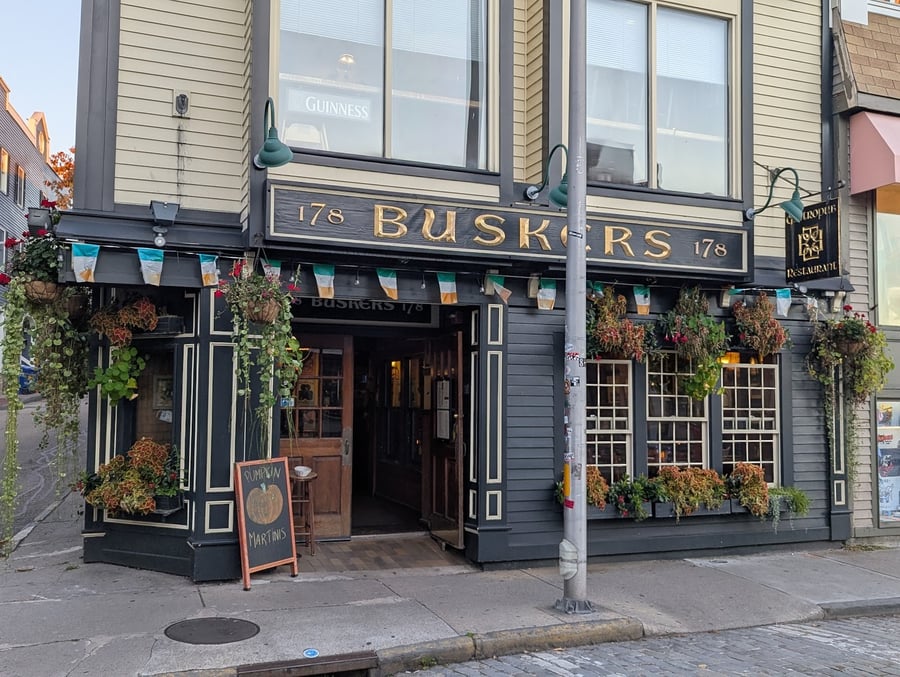 Buskers Pub And Restaurant