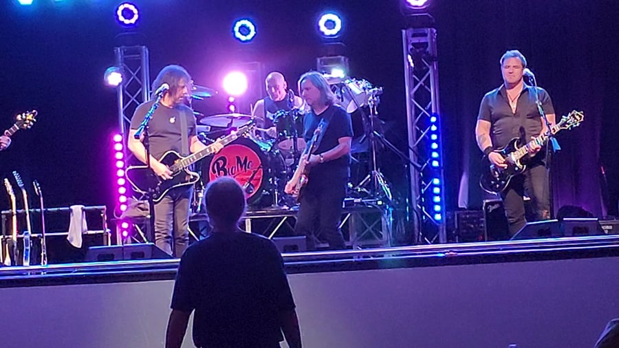 Canoes Cabaret at Tulalip Resort Casino