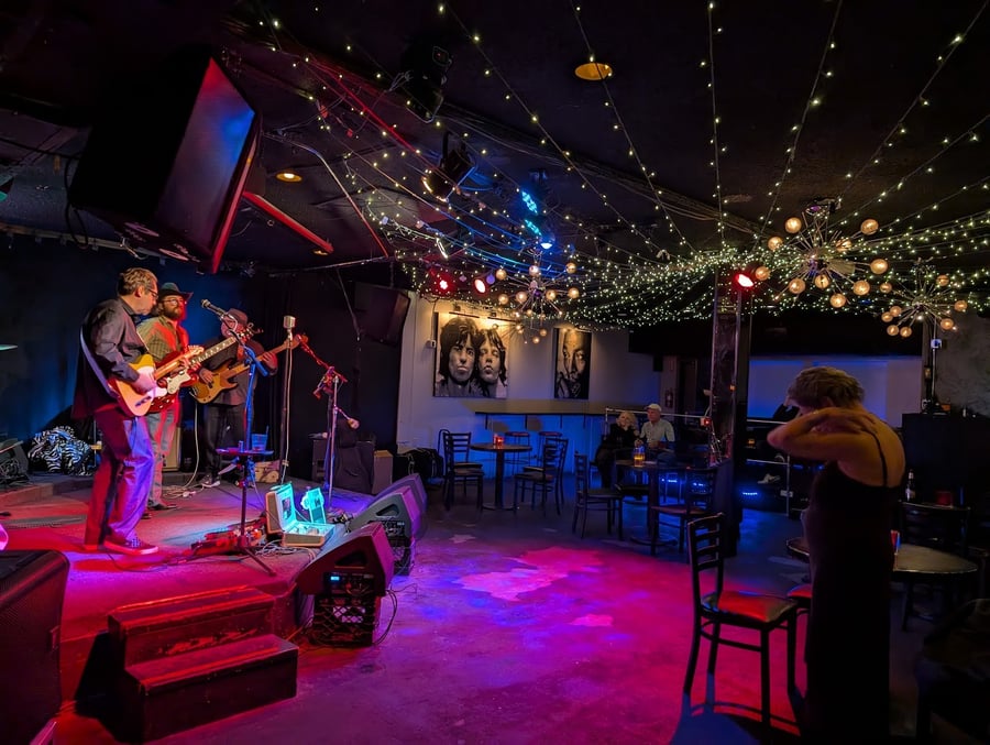 The Sand Dollar Lounge