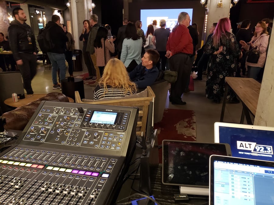 FIRSTLIVE COFFEEHOUSE STUDIO