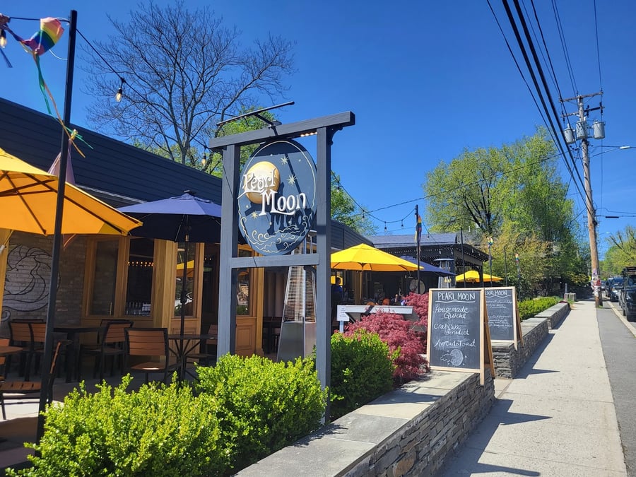 Pearl Moon Woodstock