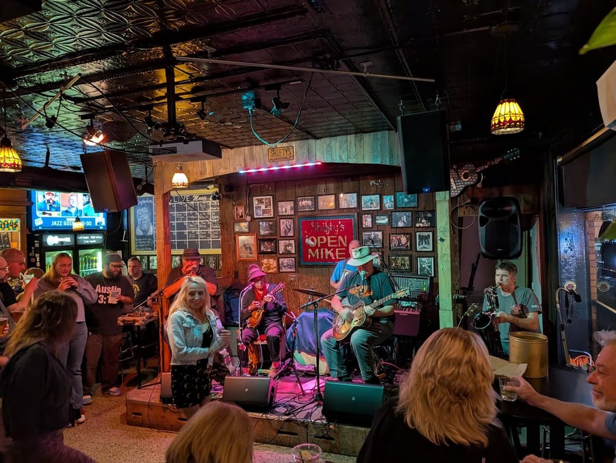 Shifty's Bar & Grill