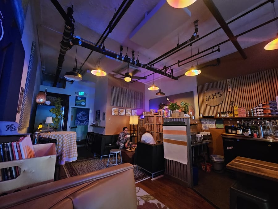 Jan’s Vinyl Bar