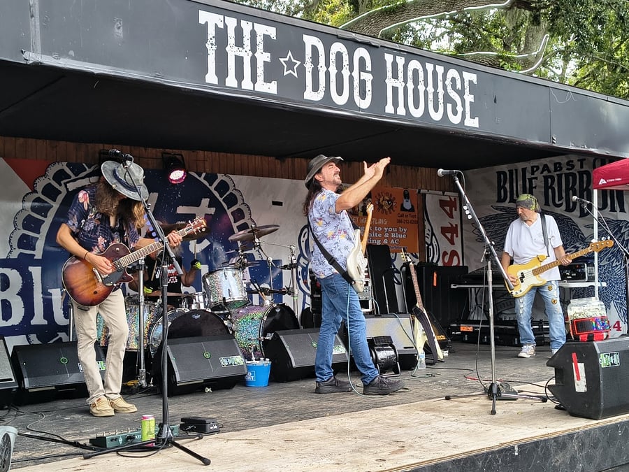 Doghouse Bar & Grill