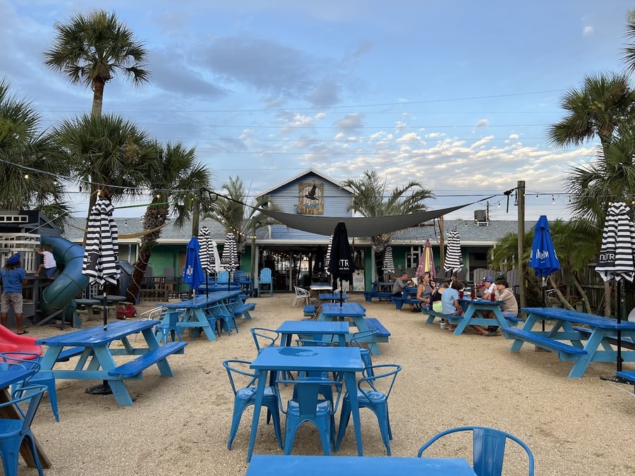 Salty Sisters Bar & Grill