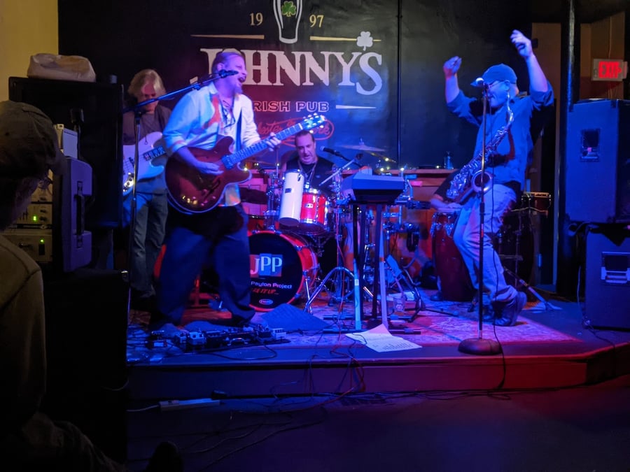 Johnny’s Irish Pub