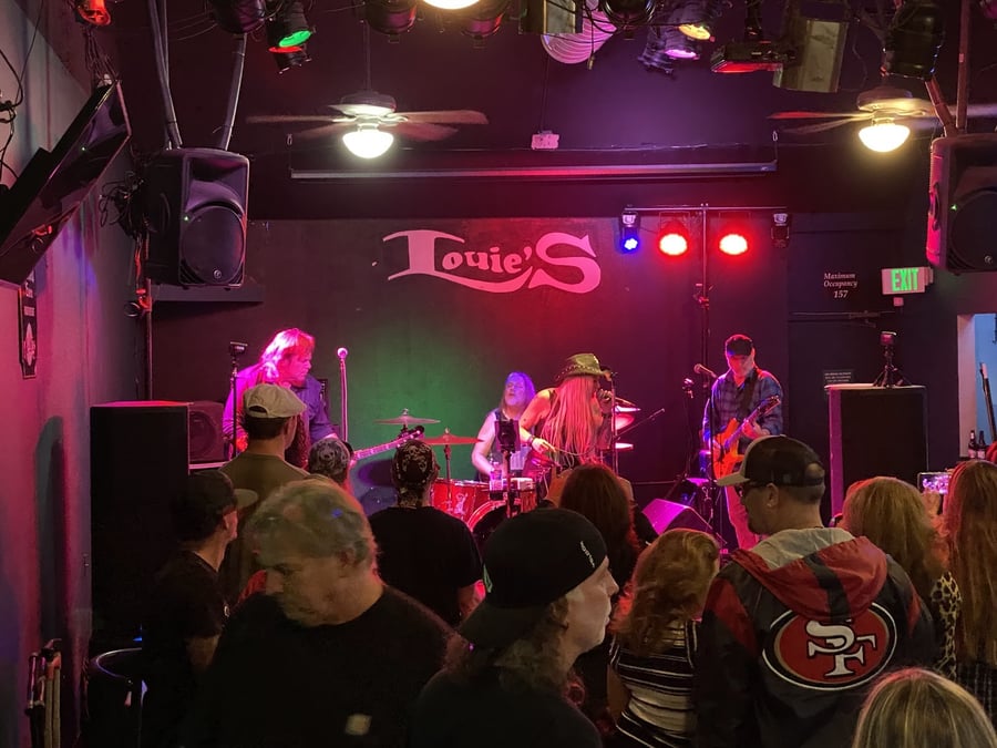 Louie’s Cocktail Lounge