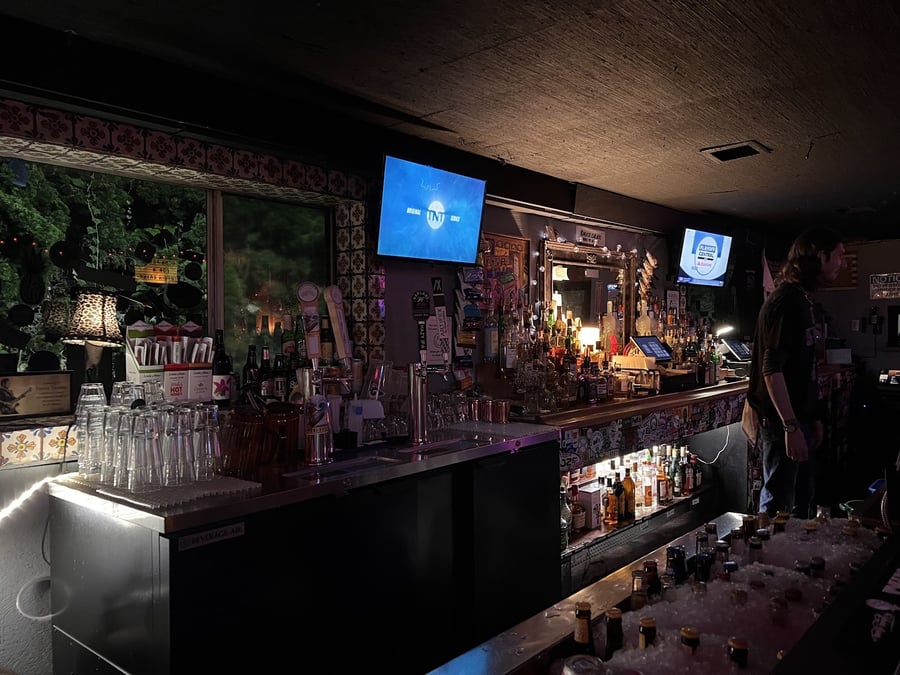 Knuckleheads Sports Bar