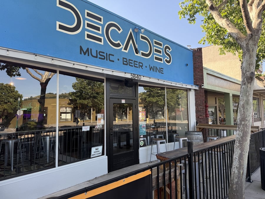 Decades HiFi Lounge