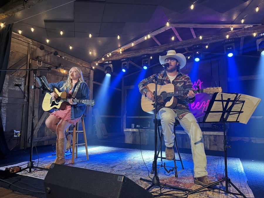 Tipsy Teeze Bar, Grill and Music Hall