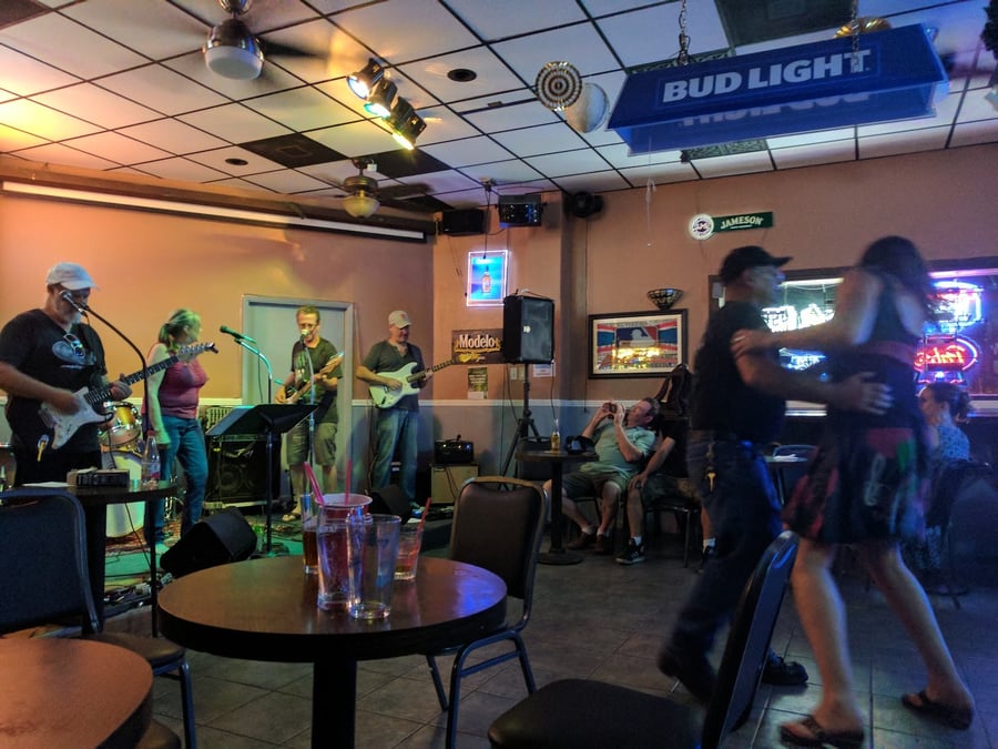 Bobby D's Cocktail Lounge & Sports Bar