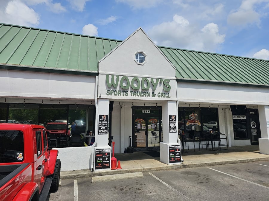 Woody's Sports Tavern & Grill