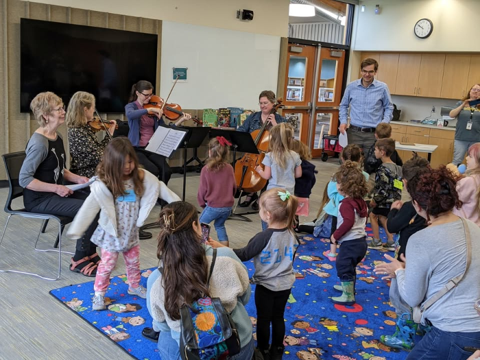 Family Play & Learn Storytime (ages 2-5 & their families)