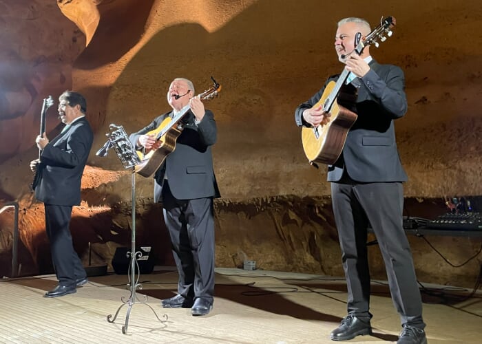 Serenata a las Madres: a Heartfelt Tribute - 2026