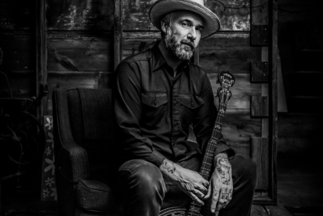 WIlliam Elliott Whitmore Returns to