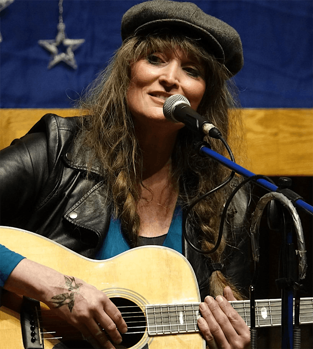 Kerri Powers  at the WCUW Frontroom