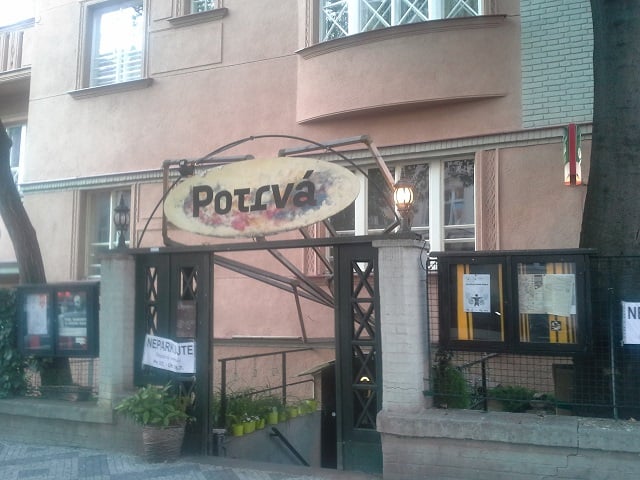 Kavárna/ Potrvá