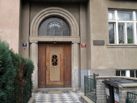 CLEMENTIS Vladimír (Vlado) - Na domě čp.283 v ulici Na valech 16 v Praze 6 Hradčany