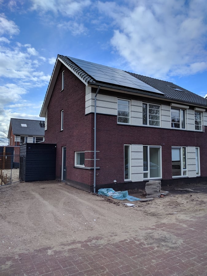Energy-neutral house, electric transport.