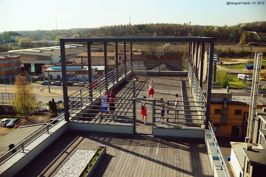Prague Streetball court on the roof Vysočany / Na střeše administrativní budovy