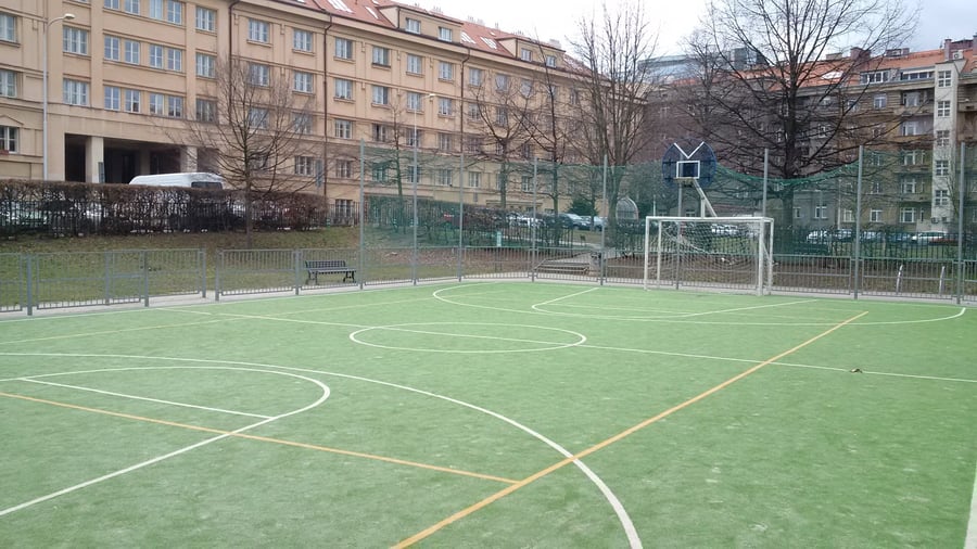 Praha - Víceúčelové hřiště Lotyšská