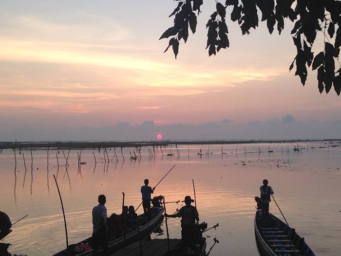 Thale Noi lake