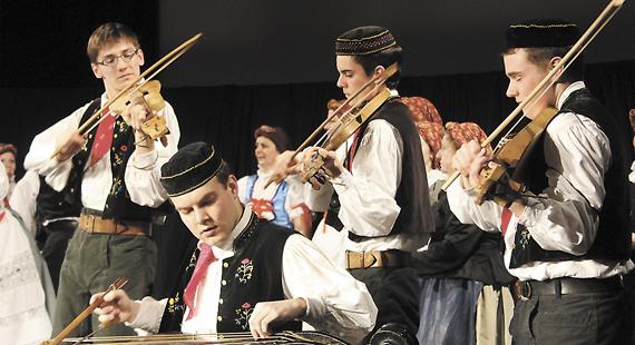 "Pořízení nových futrálů na skřipky" - Pramínek