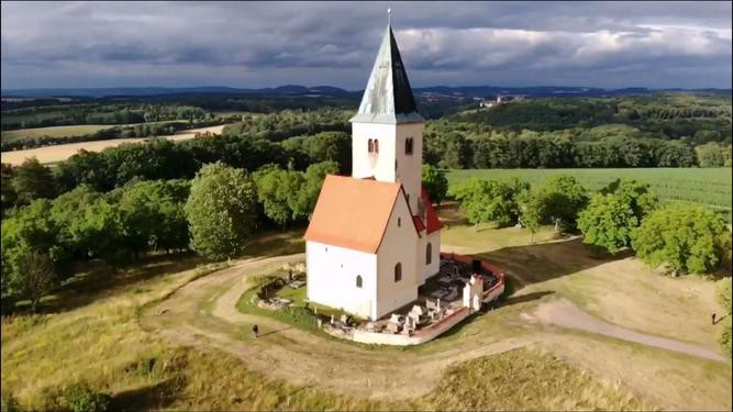 Chvojen, kostel sv Jakuba a Filipa