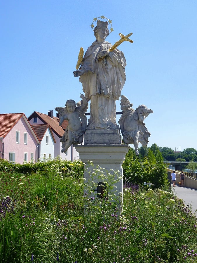 Regensburg - Reinhausen, ul. Donaustaufer Str. 2 / Untere Regenstraße
