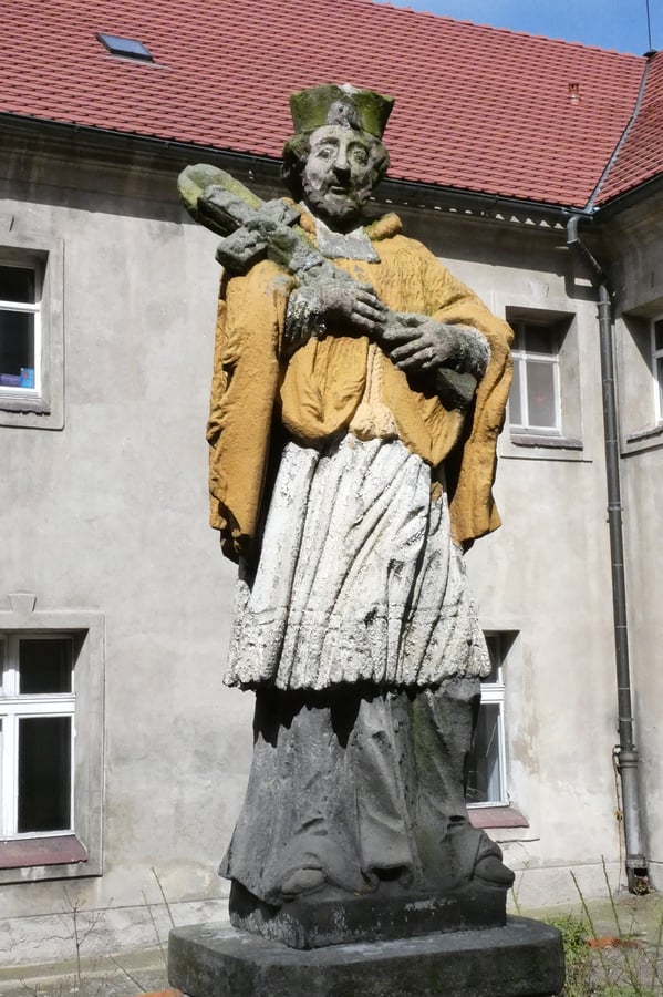 Osieczna (františkánský klášter-rajský dvůr)
