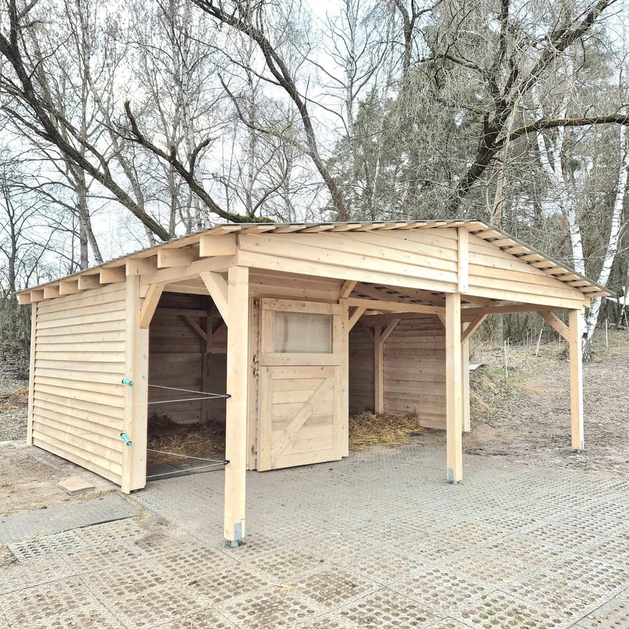 Přístřešek 6 x 6 m + box 4 x 3 m