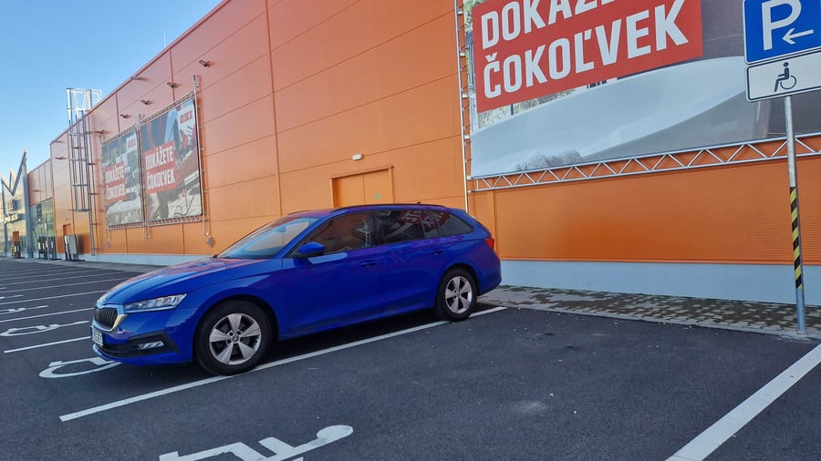 OBI, parkovisko