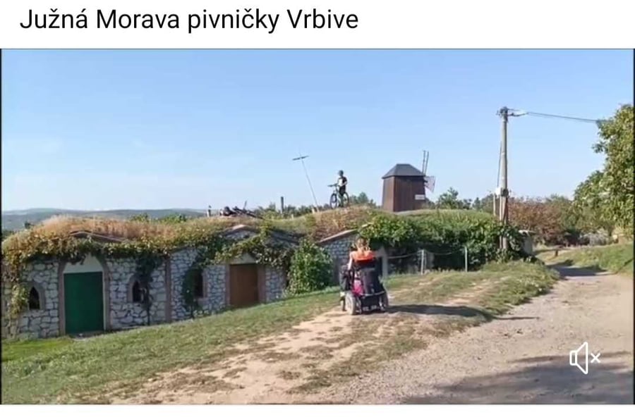 Vinné sklepy len vonku