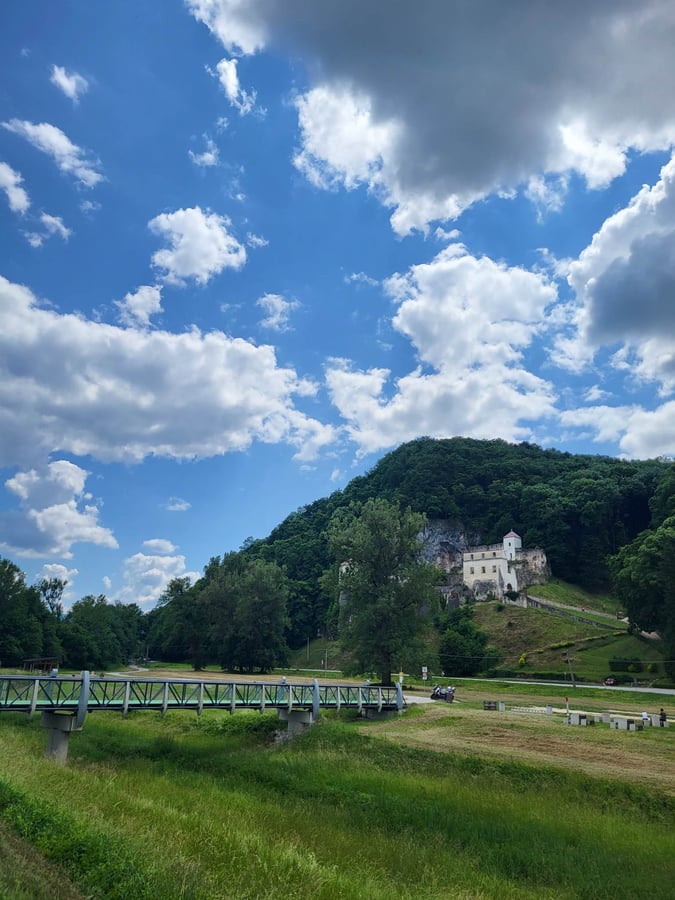 Nemšová,Penzión Kingo,cyklotrasa z Nemsovej smer Trenčín až Piestany