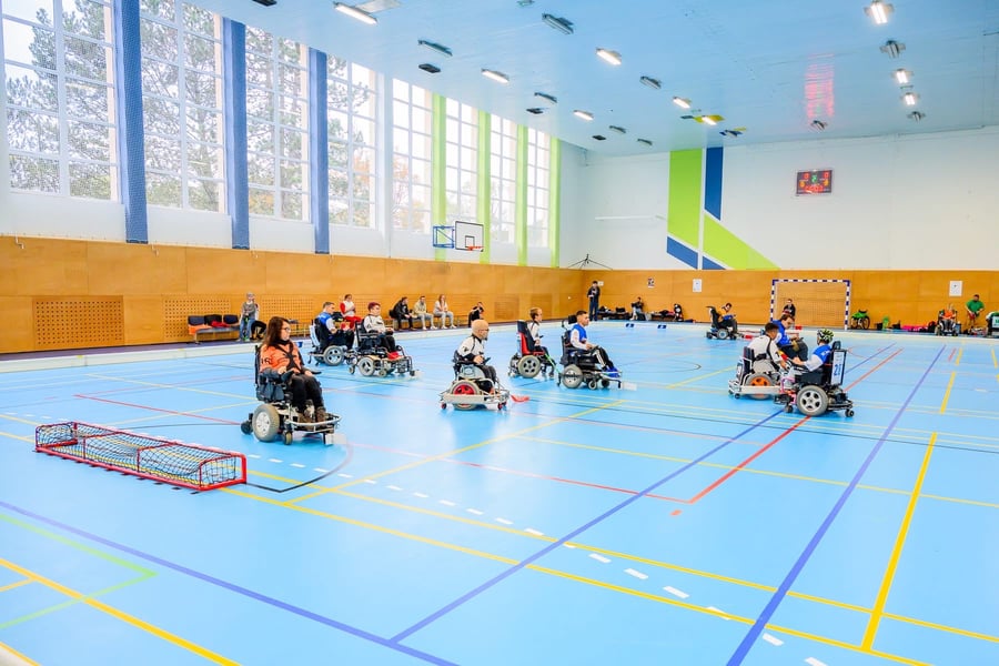 Telocvična kde trenuje tim Bluesky Butterflies venujuci sa športu powerchair hockey.