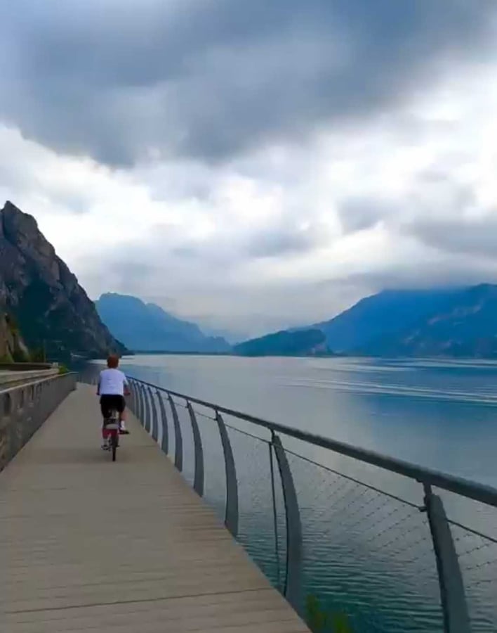 Cyklo nad jazerom Garda