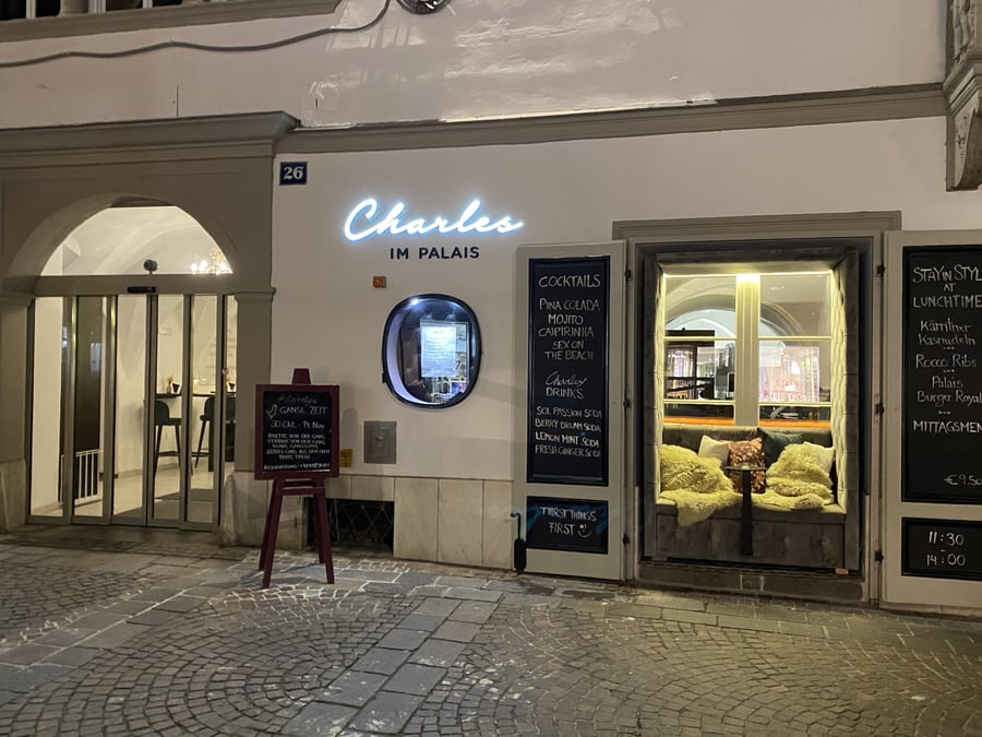Charles im Palais