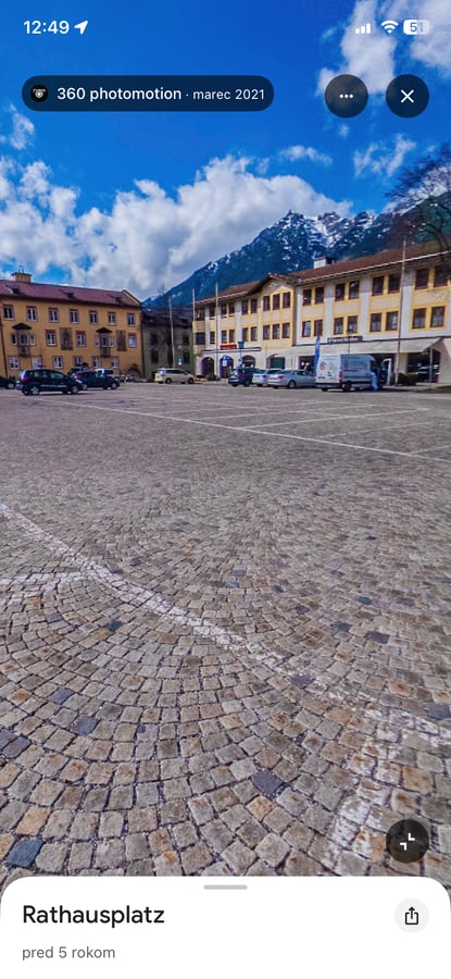 Parkovisko pri lokomotive s ztp miestami