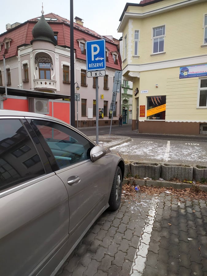 Pri pošte 1