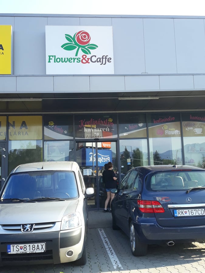 Kaviareň a kvetinárstvo