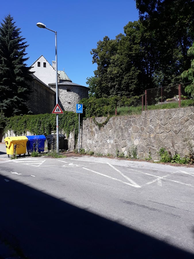 Vozíčkarske parkovacie miesto