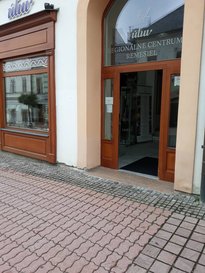 ÚĽUV predaj suvenírov a umelecké remeslá