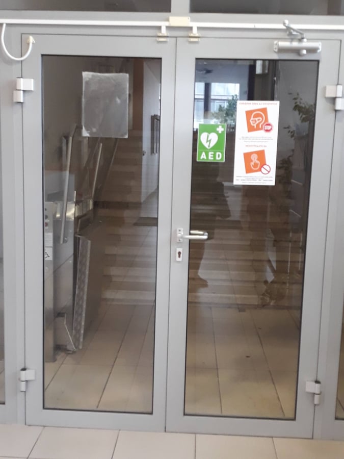 AED defibrilátor vo VUB