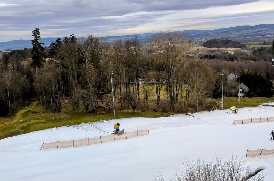 Ski resort Monínec - great skiing near Prague