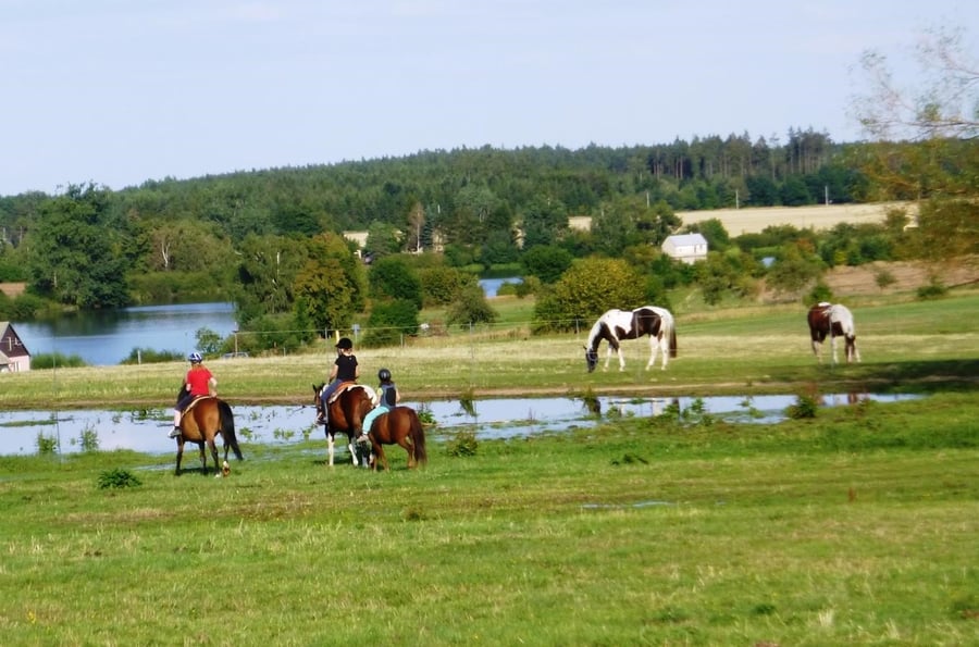Ranč pod Jasany – ubytování, jízdy na pony pro děti i dospělé na koni