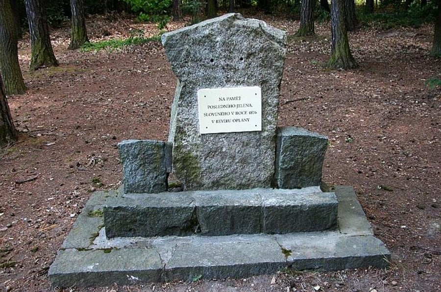 Monument to the shooting of the last deer in Kostelec nad Černými lesy