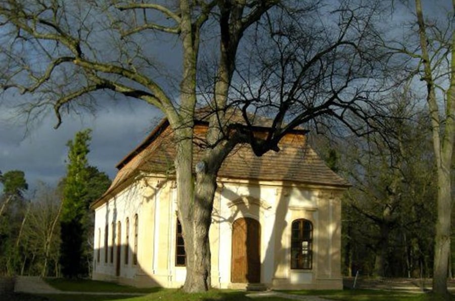 Bon Repos Castle - an oasis of peace and luxury near Prague